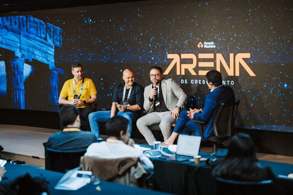 Marcus Gomes em painel de negócios na Arena de Crescimento — Growth Machine